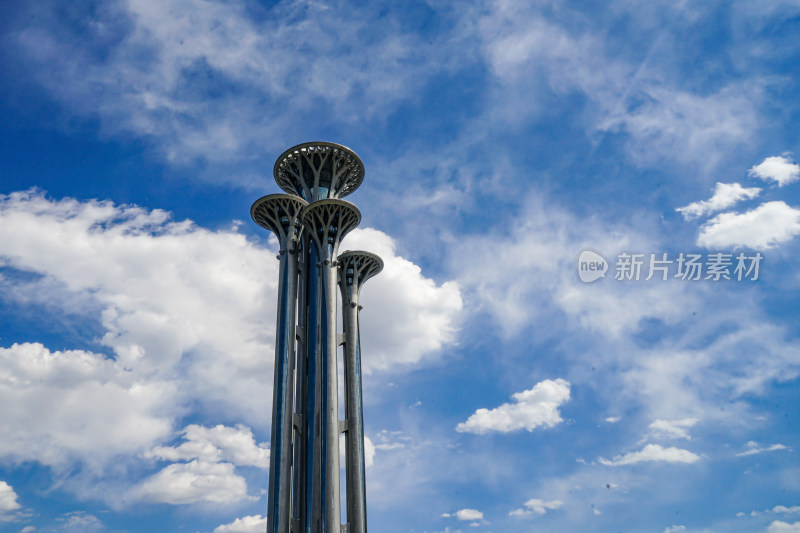 北京奥林匹克塔蓝天白云
