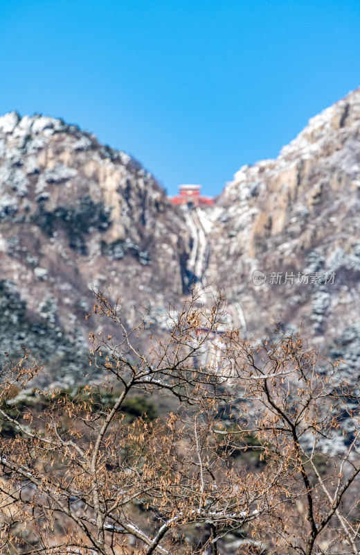 山东泰安泰山风景区雪景自然景观