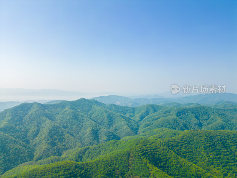 高山草甸山脉户外风光航拍视角