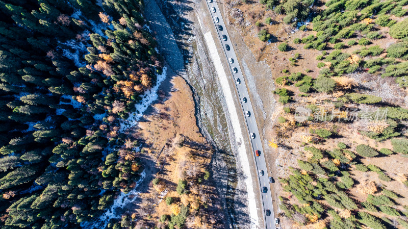 四川阿坝理小路的道路航拍