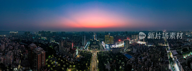 广东湛江城市夜景灯光航拍全景图