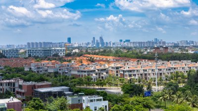 海南省海口鲁能希尔顿酒店的外景和游泳池