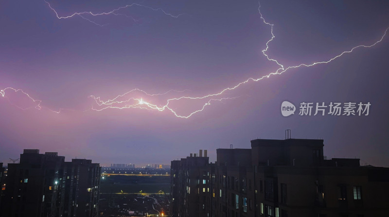 雷雨天的闪电特写