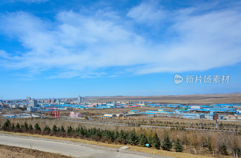 内蒙古呼伦贝尔满洲里山顶看城市全景