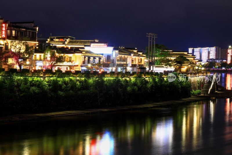 黄山屯溪老街河街夜景风光