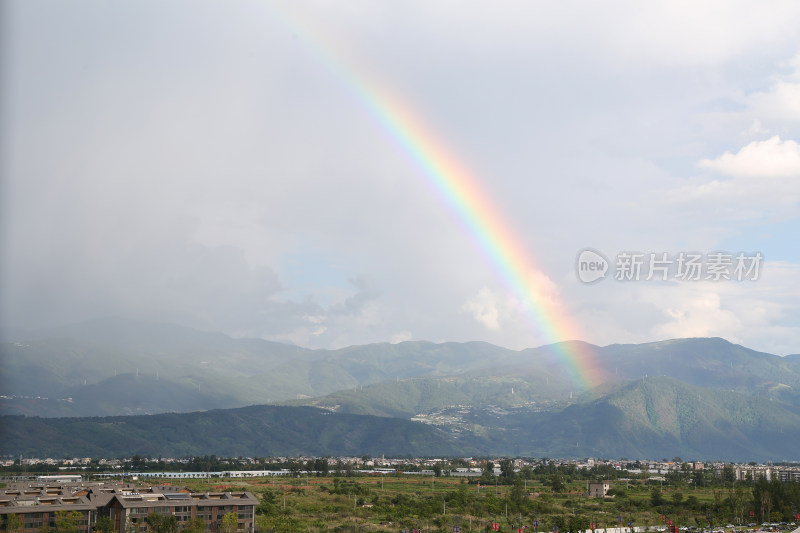 四川凉山州西昌天空中的彩虹