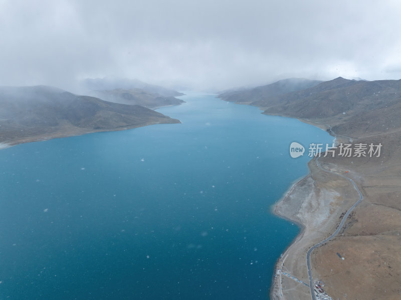 西藏山南羊卓雍措圣湖神湖蓝色高空航拍