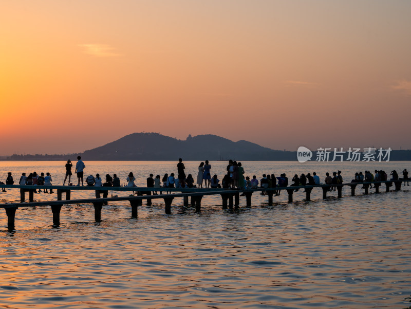 武汉东湖凌波门日出