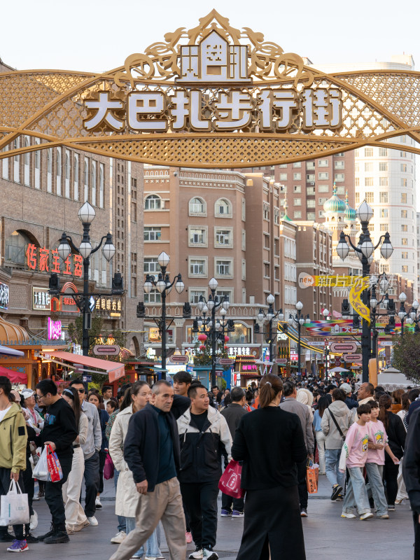 中秋节假期的中国新疆国际大巴扎