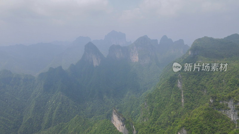 航拍大山悬崖峭壁