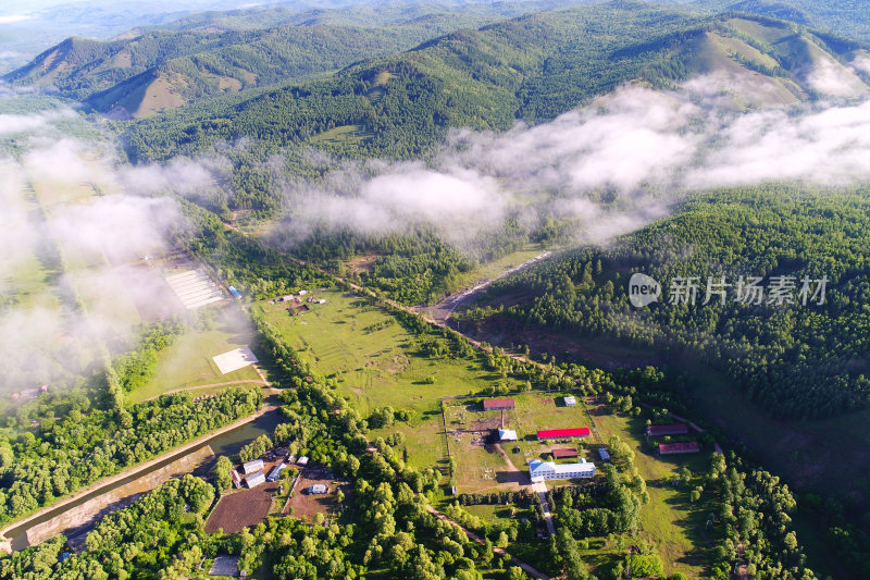 航拍云雾缭绕的林场山村