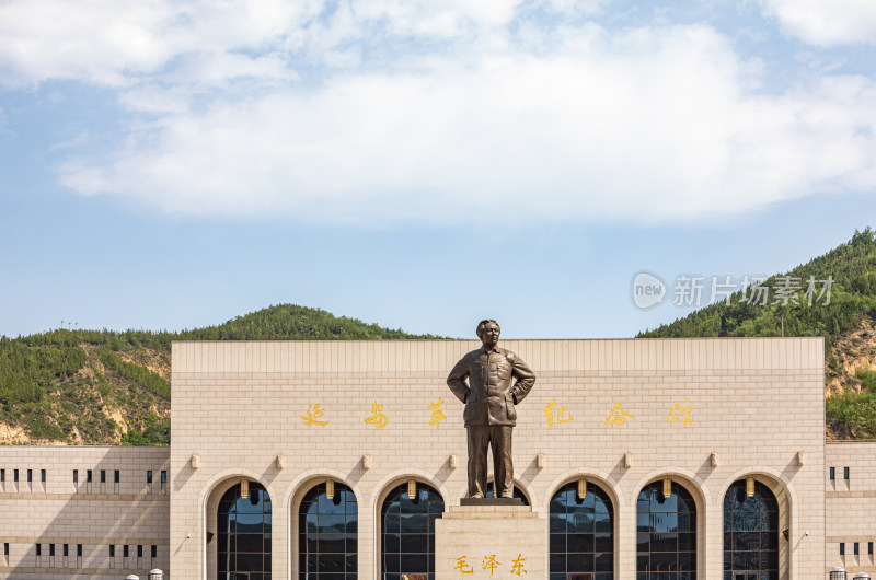 陕西延安革命纪念馆建筑与毛泽东雕塑塑像