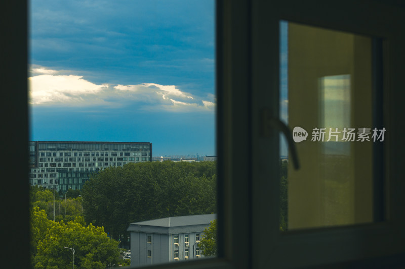 雨中的城市风光