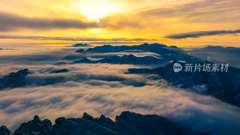 洛阳老君山雪后日出大气云海航拍自然风景