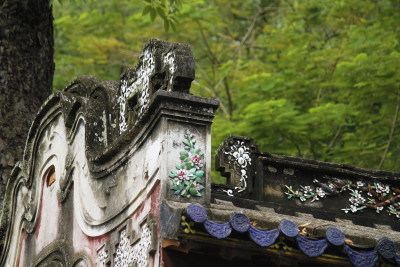 潮州古建筑屋顶精美的雕花装饰