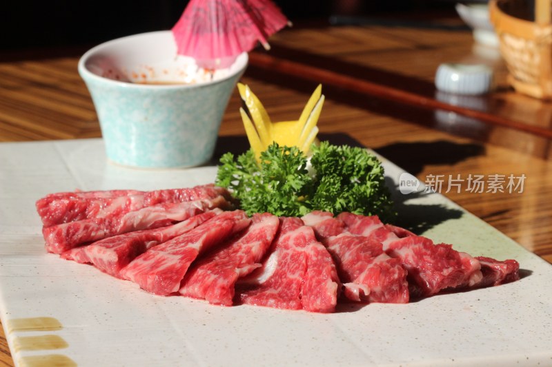日式生吃牛肉