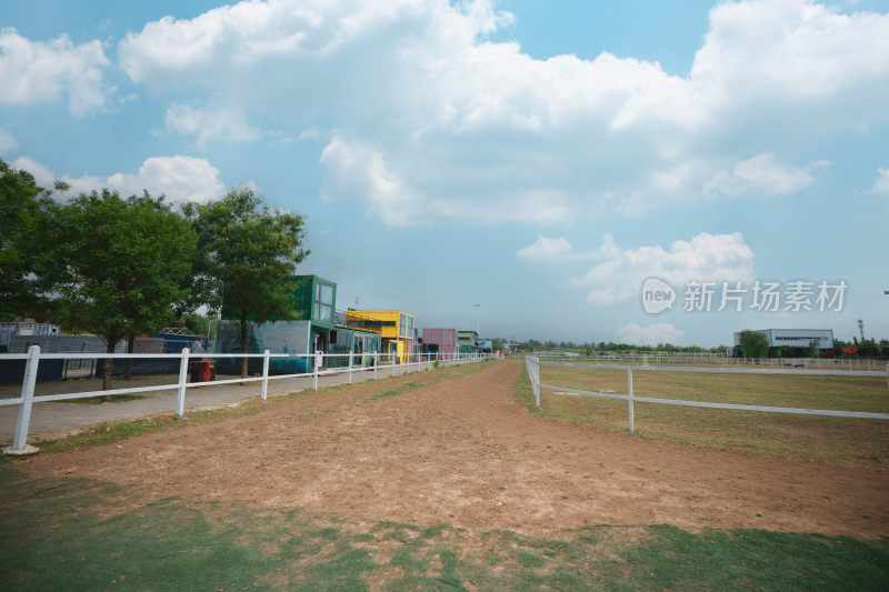 西安白鹿仓建筑和火车