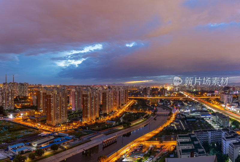 北京通惠河沿岸住宅夜景