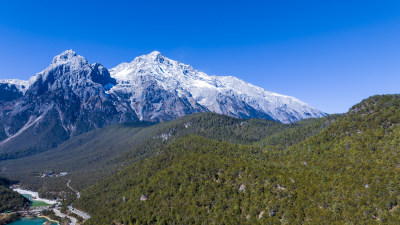 航拍云南丽江玉龙雪山蓝月谷