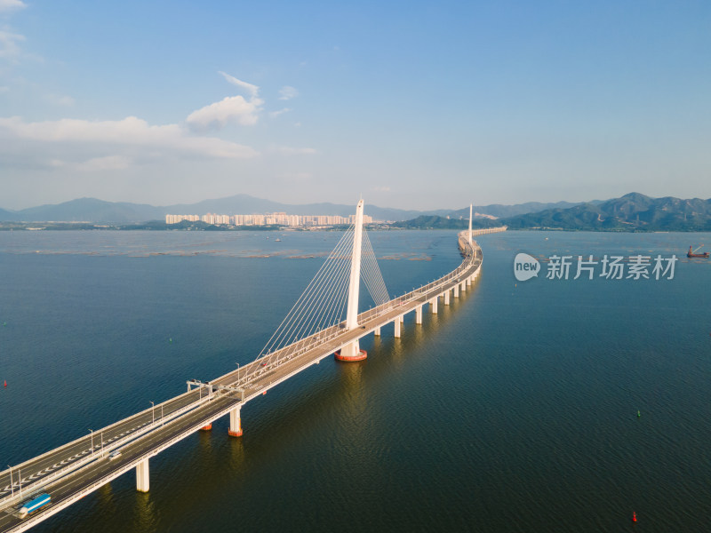 航拍广东深圳湾大桥夕阳风光 跨海大桥