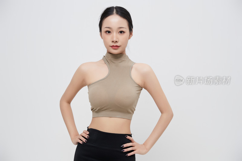 穿着运动服的亚洲美女