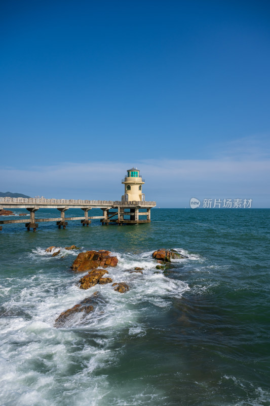 夏季白天广东汕头南澳岛钱澳湾灯塔风光