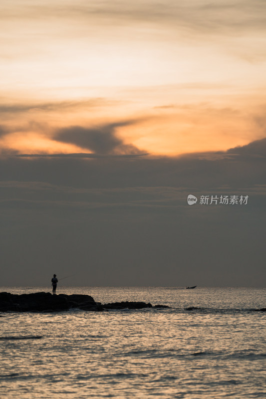 日出东方 天空云大海 海天一线