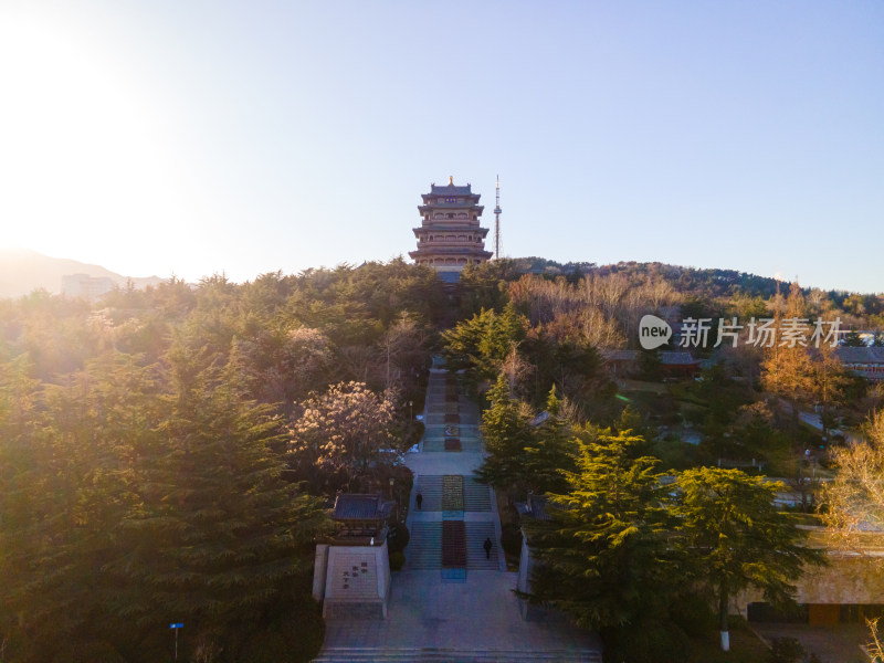 威海环翠楼中式古建筑塔楼全景