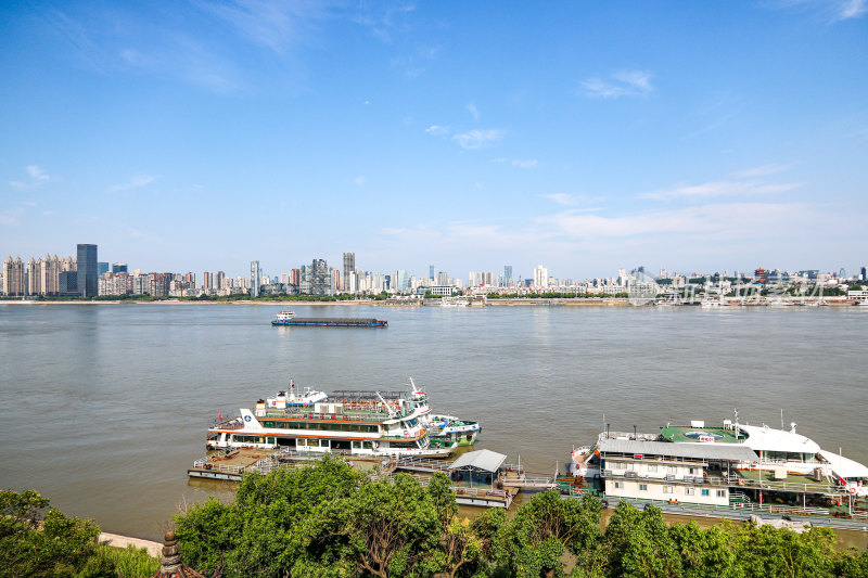 湖北武汉长江江滩沿线风景