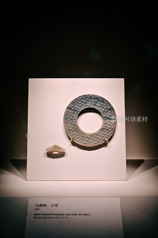 博物馆展示古代玉器