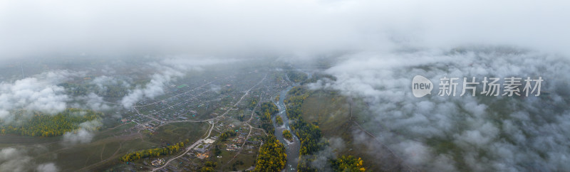 航拍新疆禾木村秋天的晨雾