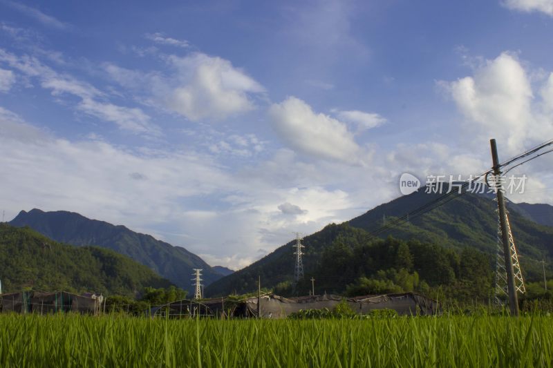 乡村蔚蓝的天空