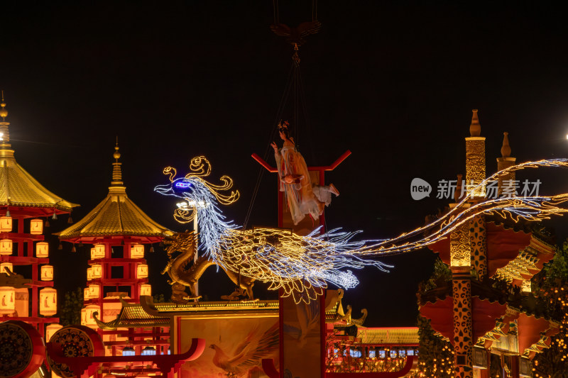 唐山河头老街凤凰飞天，夜空中飞翔的凤凰