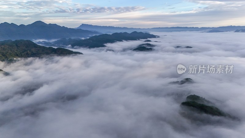 重庆酉阳：雾平如镜好似“神龟出海”