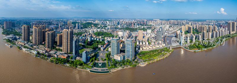 夏季傍晚航拍安徽芜湖沿江城市风光