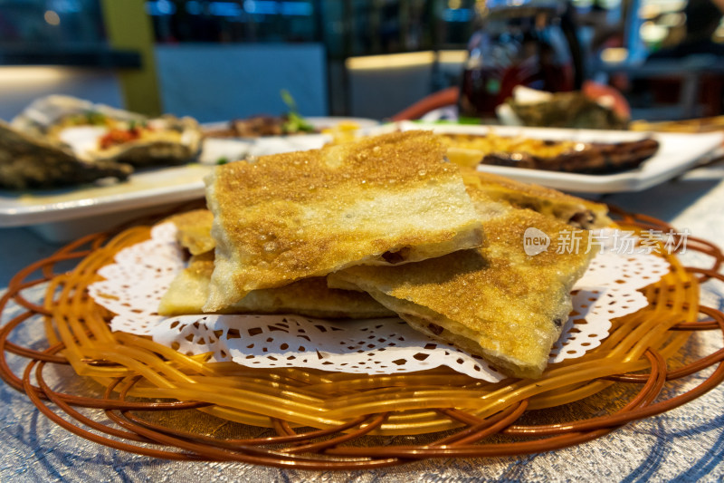 一盘红豆口味煎饼美食静物镜头