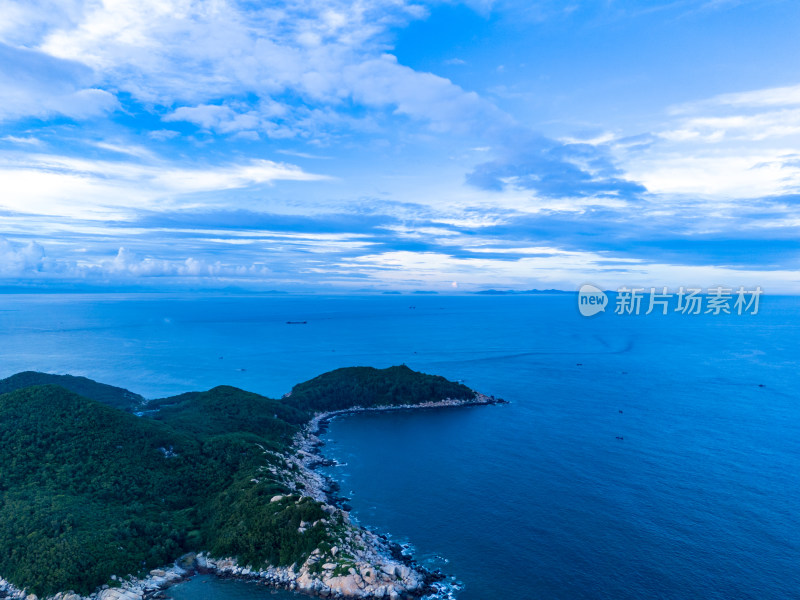 海上岛屿南澳岛航拍图