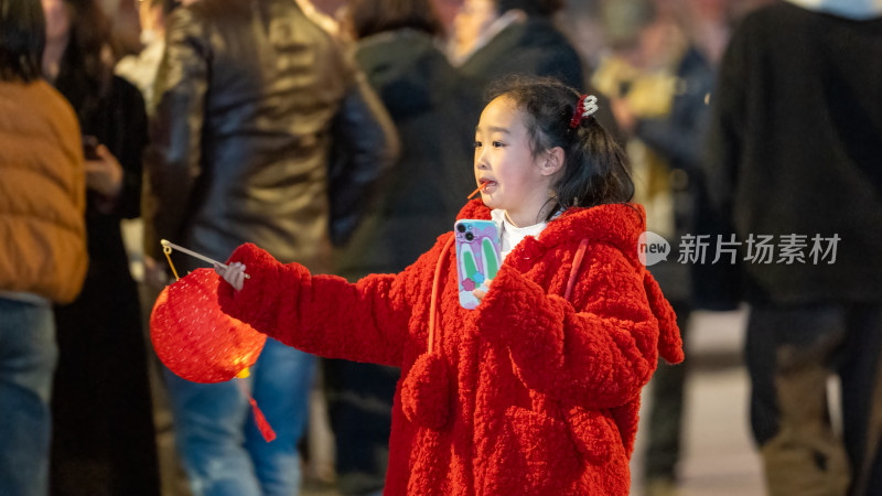 成都除夕夜双子塔和交子大道的新年活动