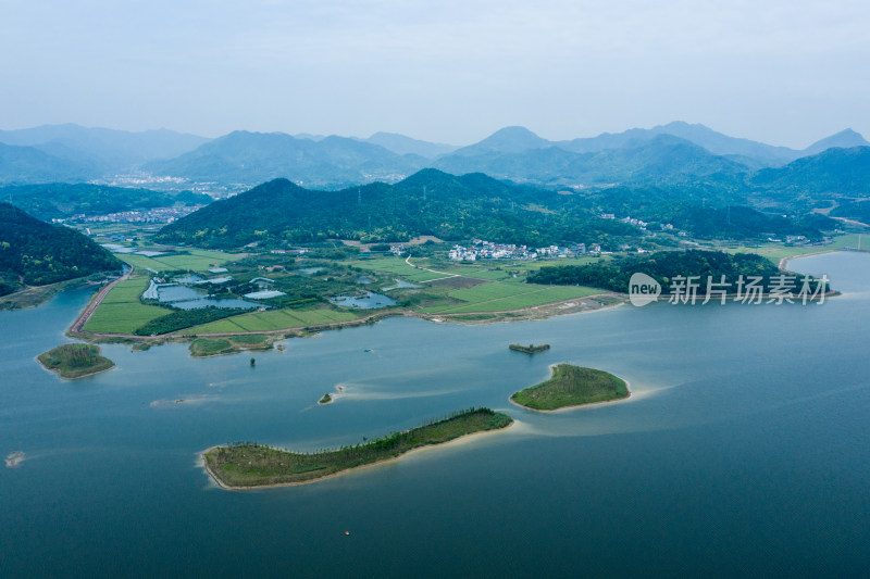 浦阳江两岸的自然风光