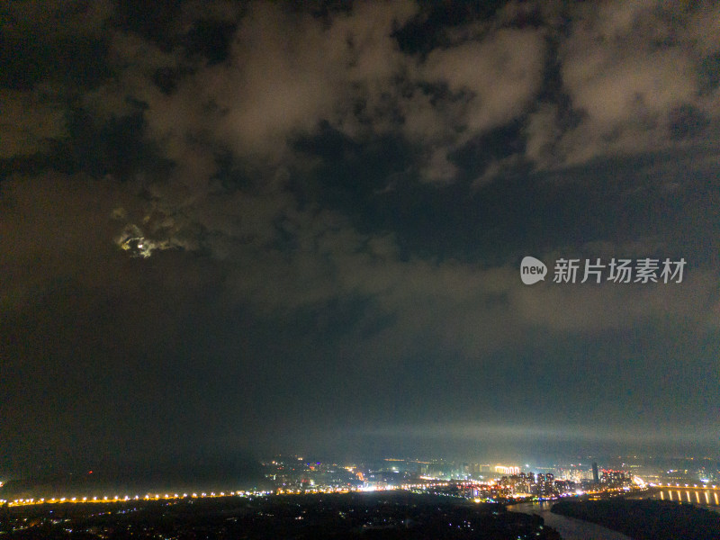 四川乐山城市夜景航拍图