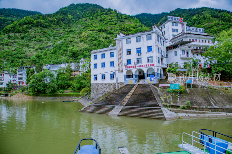 春日的新安江山水画廊风光