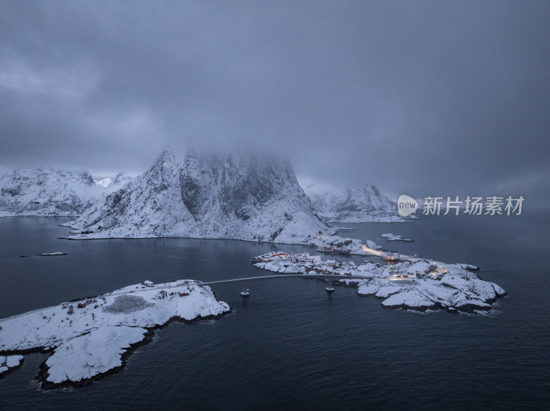 挪威罗弗敦群岛北极圈雷纳冬季雪景高空航拍