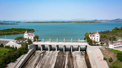 实拍水库青山绿水