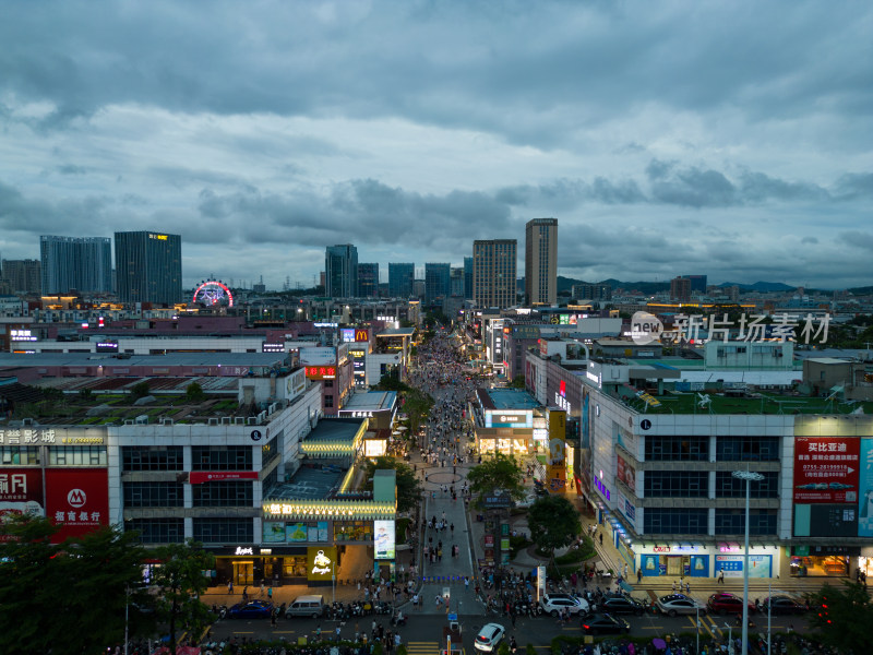 广东深圳龙华大浪商业中心步行街夜景