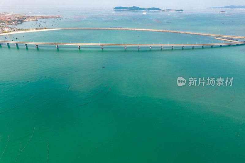 蓝色海洋大海岛屿山东长岛航拍摄影图