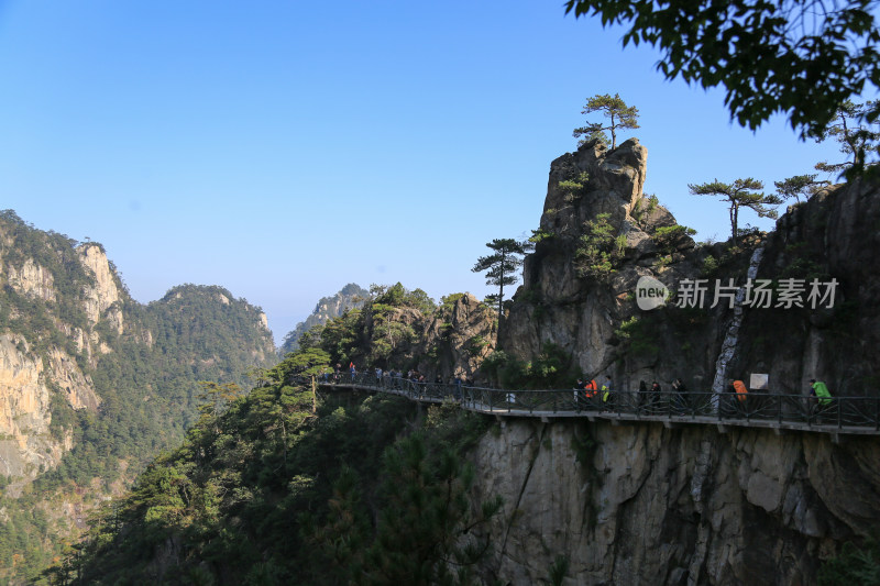 悬崖峭壁上的栈道