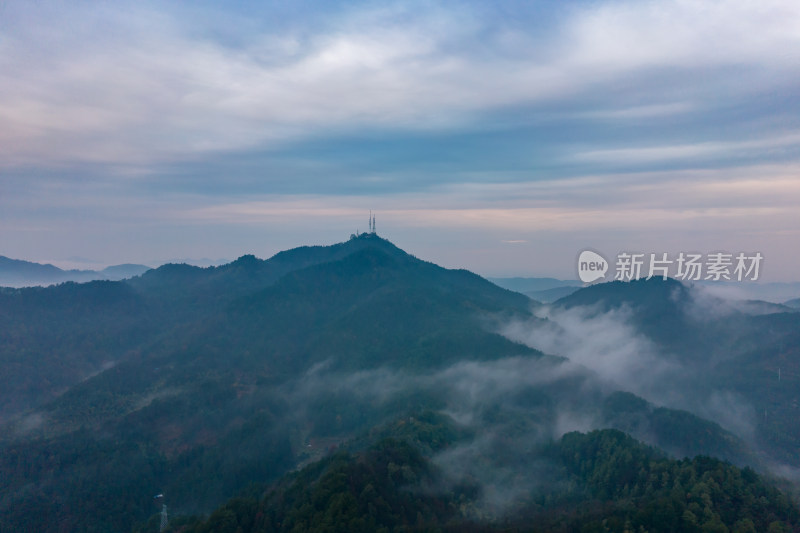 清晨山川云雾缭绕日出航拍摄影图