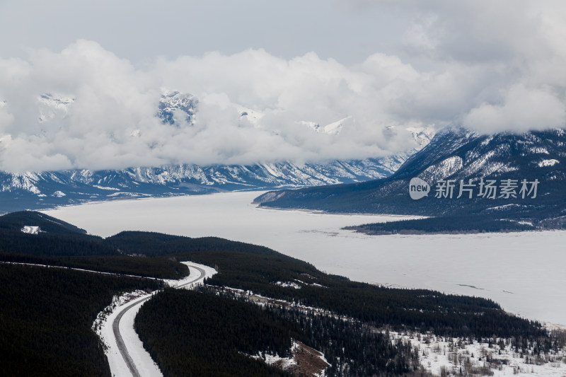 冬天的落基山脉自然美景