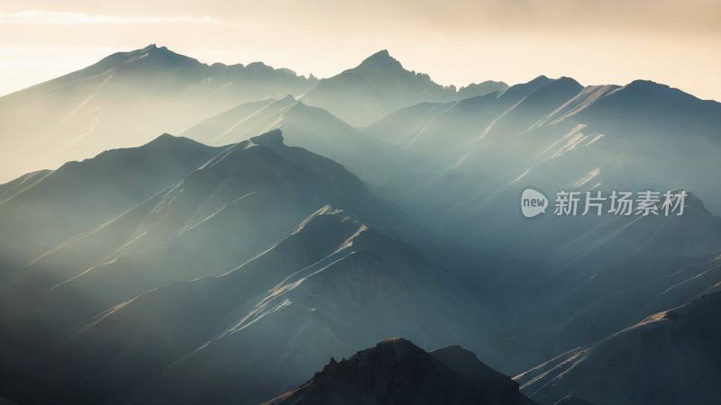 壮丽山脉湖泊景观的自然风景