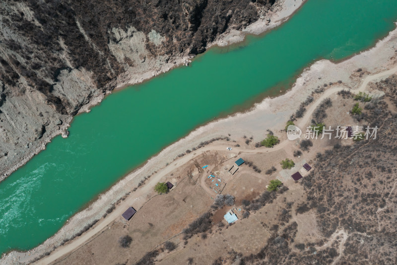 航拍四川和西藏交界处的金沙江上游河谷